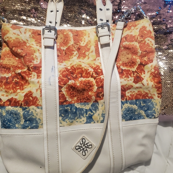 Vera Wang Tote - Picture 1 of 3